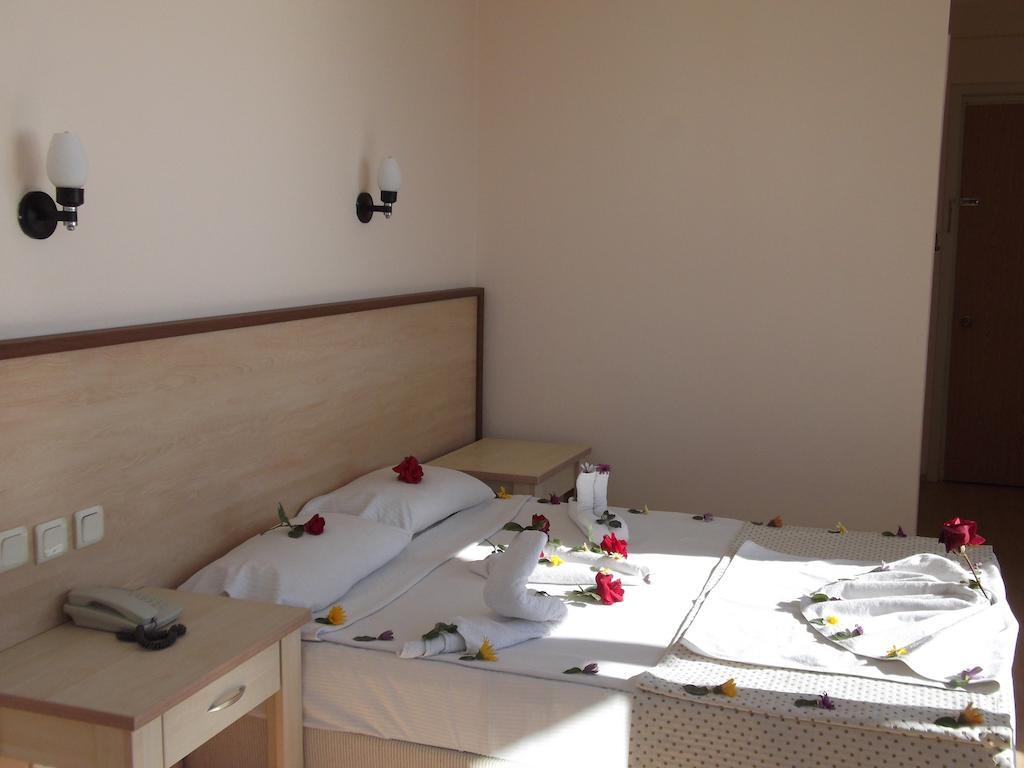 Poseidon Cesme Resort Habitación foto